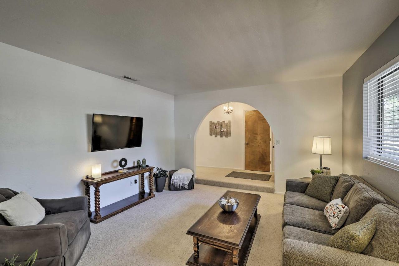 Country Club - 18 Miles To Arizona Snowbowl! Holiday home *