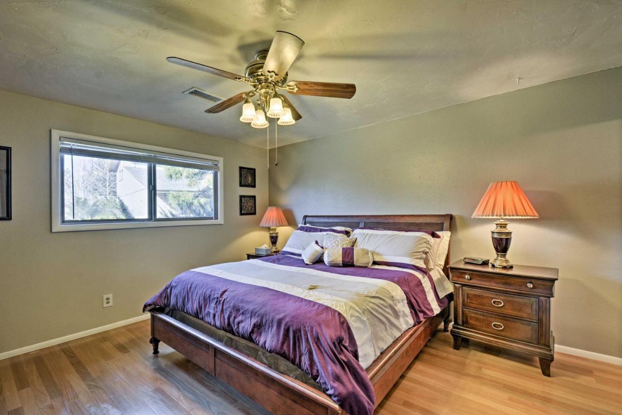 Townhome - Walk To Country Club And Pools! *