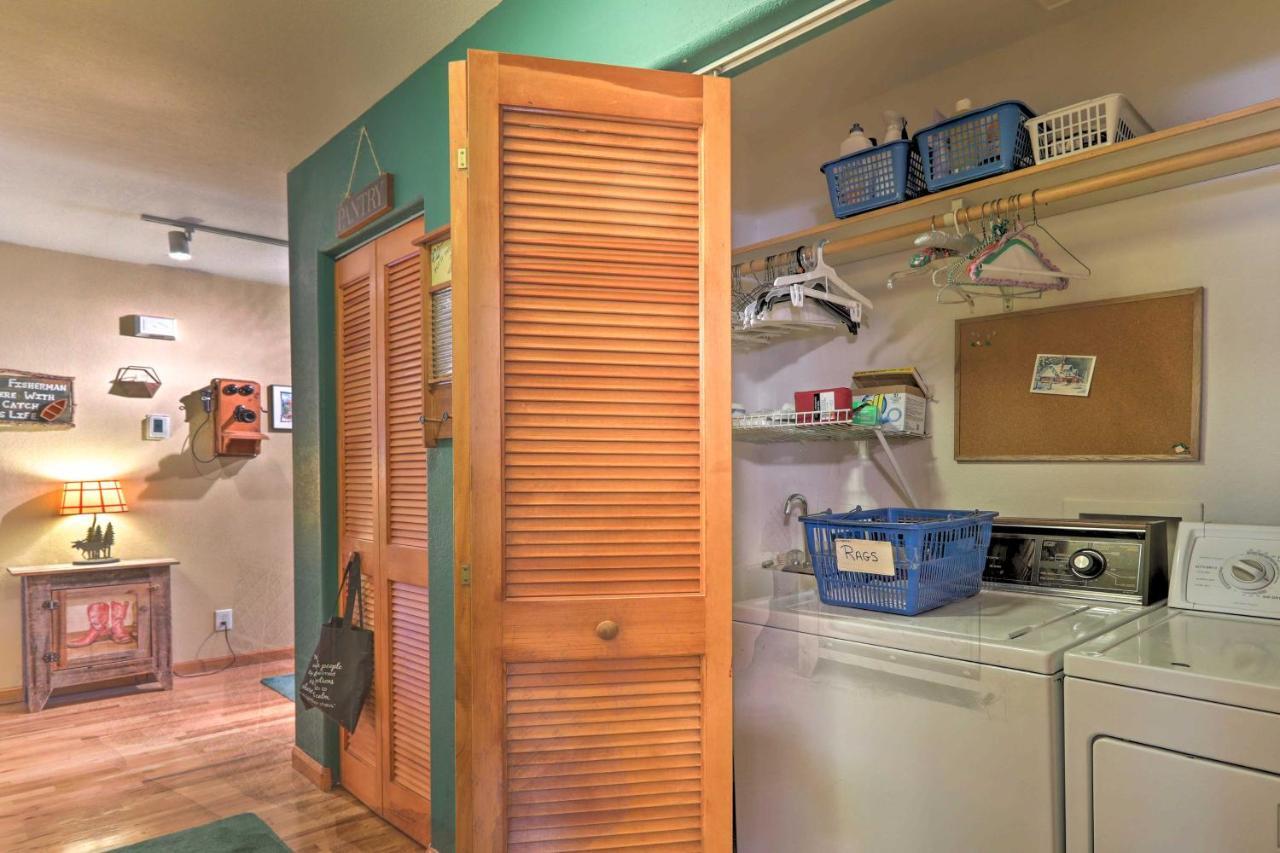 Rustic With Deck About 4 Mi To Old Town Flagstaff! Holiday home *