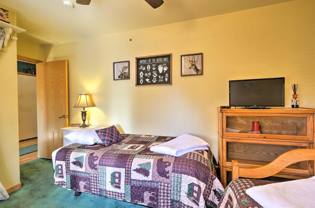 Rustic With Deck About 4 Mi To Old Town Flagstaff! *
