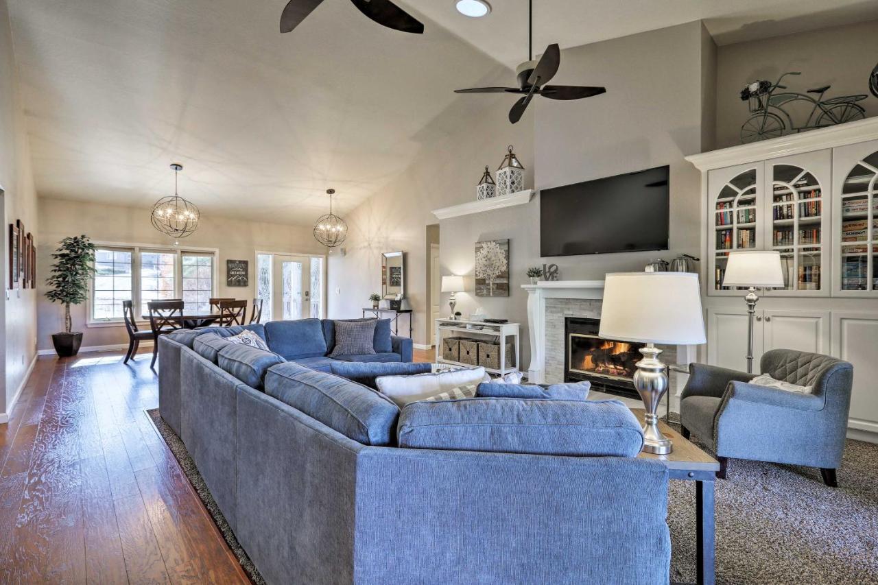 Upscale With Hot Tub And Mountain Views Holiday home