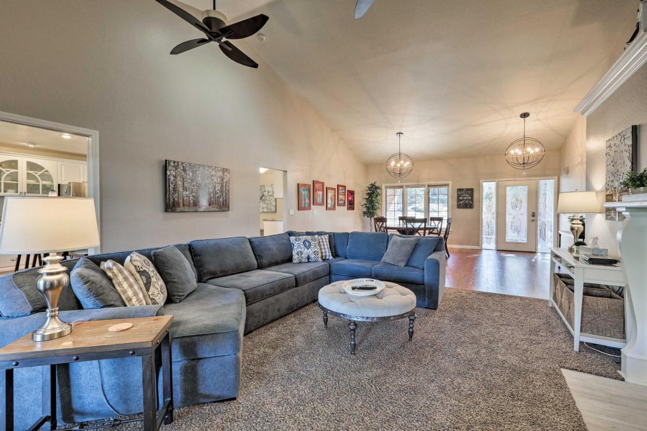 Upscale With Hot Tub And Mountain Views Holiday home Flagstaff
