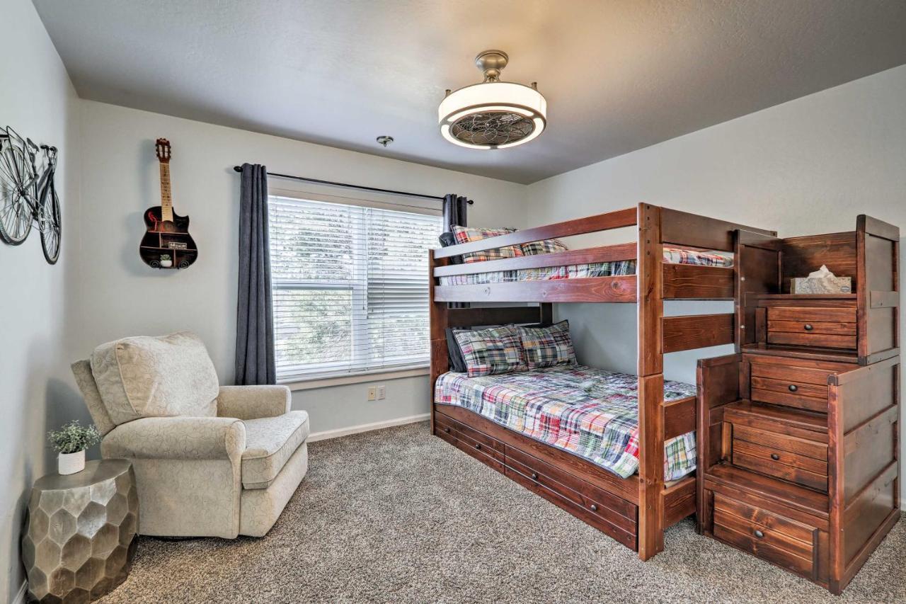Upscale With Hot Tub And Mountain Views *