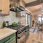 Stylish Flagstaff Hideaway With Hot Tub And Fire Pit!