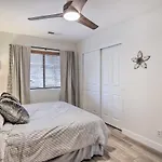Stylish Flagstaff Hideaway With Hot Tub And Fire Pit!