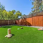 Single Level Hot Tub 5 Mins To Dt Immaculate