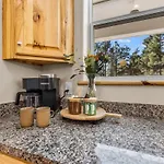 New Craftsman Air Conditioned Hot Tub Mtn Views