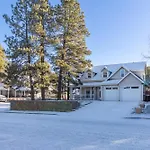 Spacious Retreat With 2 Master Suites Foosball&Ac