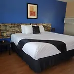 Pinecrest Inn & Suites