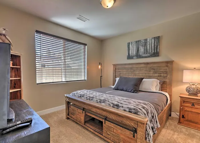 Flagstaff Family Hideaway With Guest House!