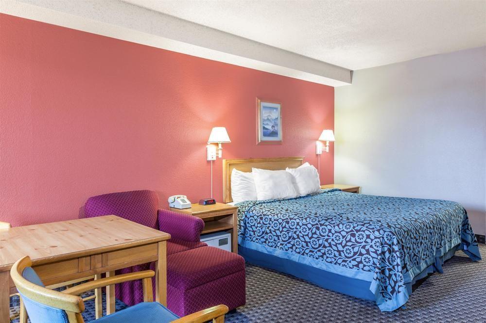 Days By Wyndham Near Downtown/nau On Route 66 Hotel