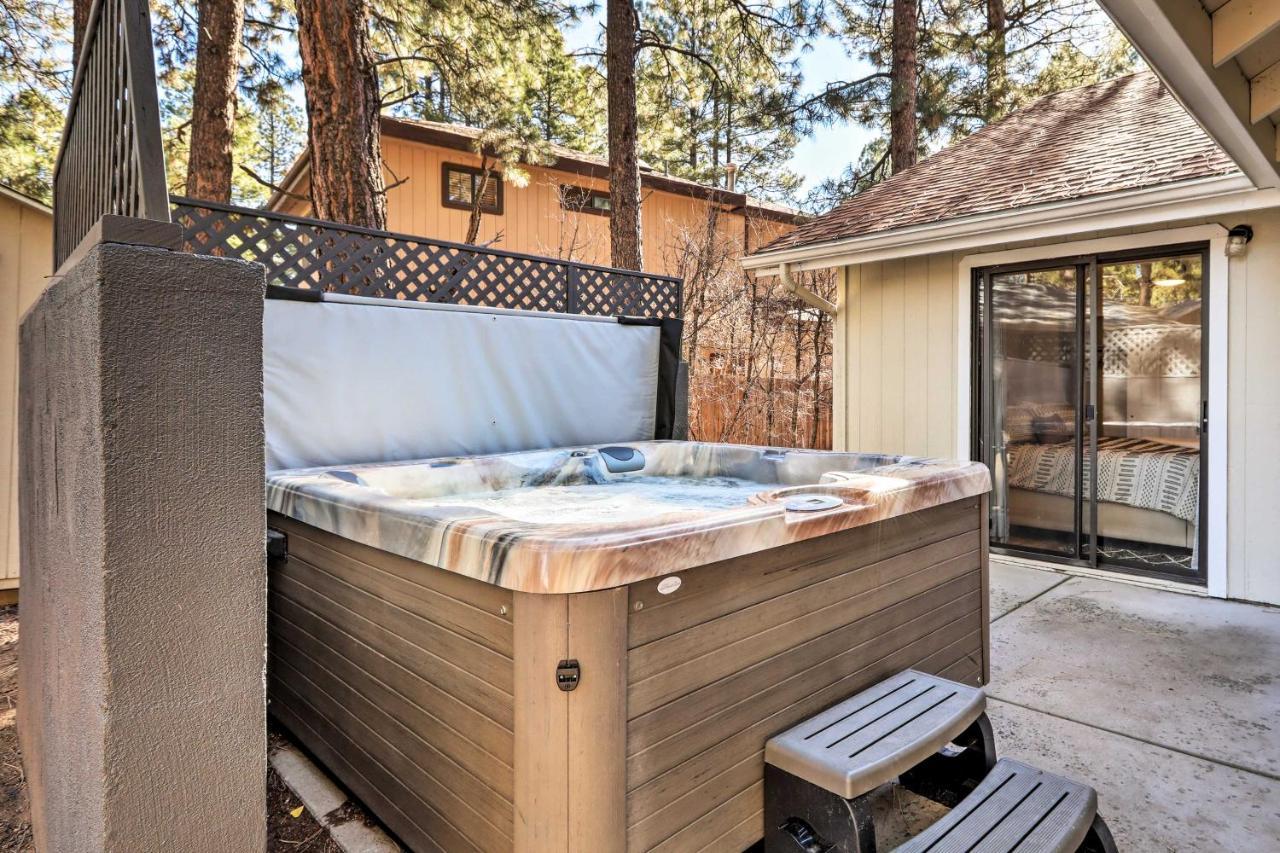 Holiday home Stylish Hideaway With Hot Tub And Fire Pit!