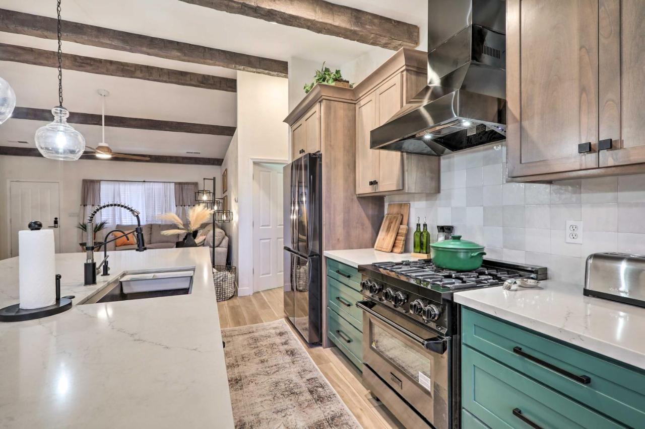Stylish Hideaway With Hot Tub And Fire Pit! Holiday home *