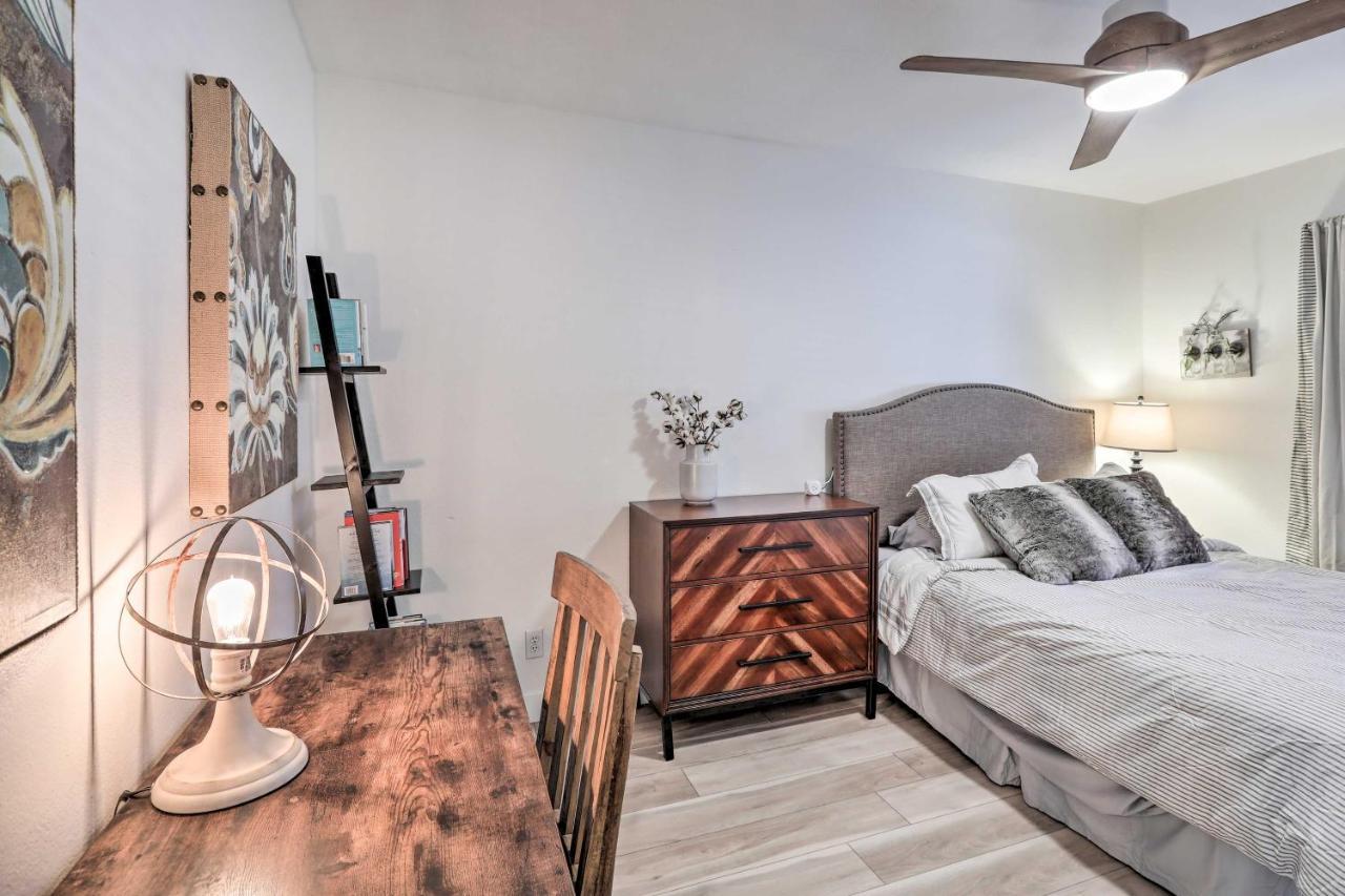 Holiday home Stylish Hideaway With Hot Tub And Fire Pit!