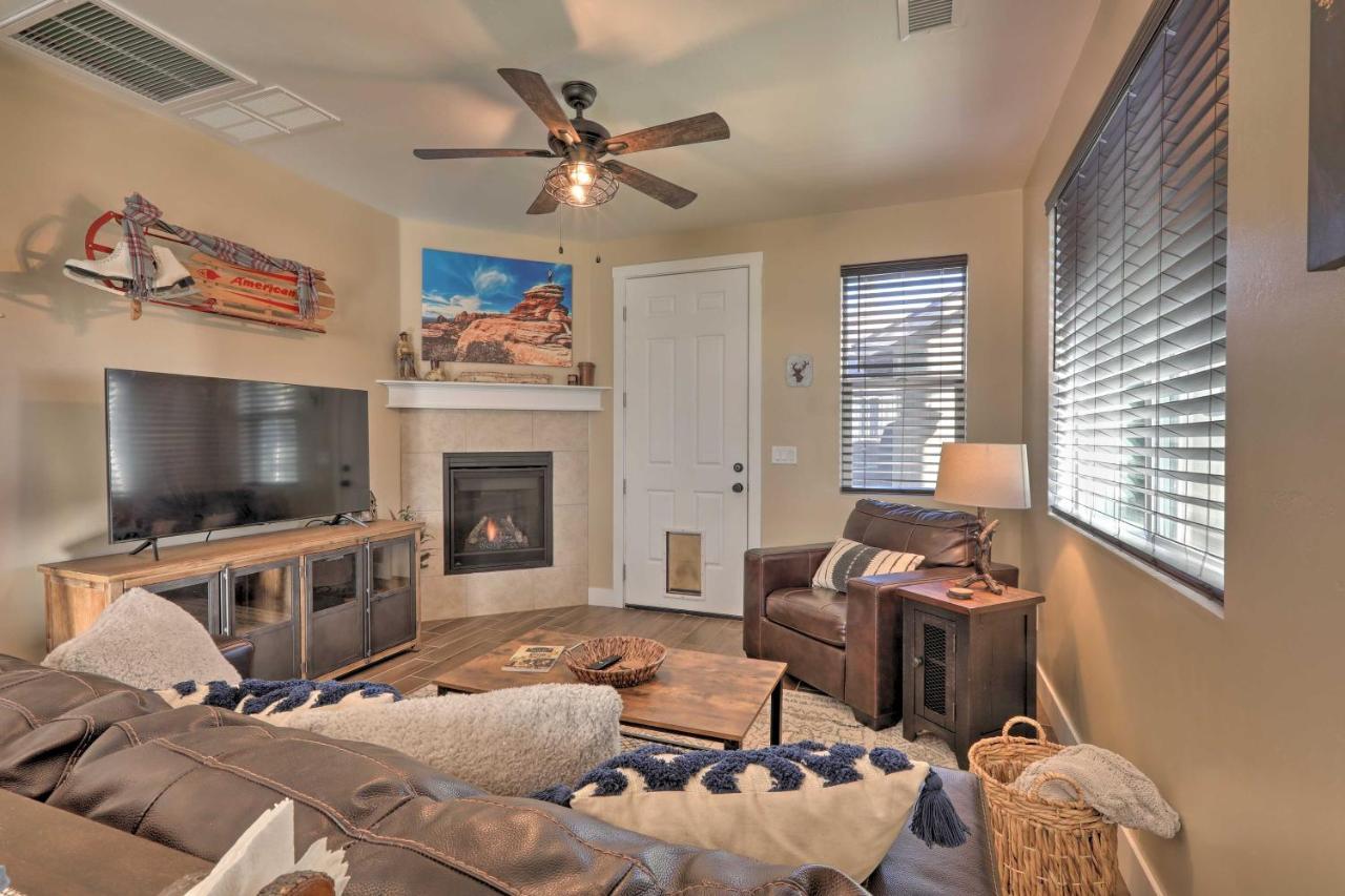 Family Hideaway With Guest House!