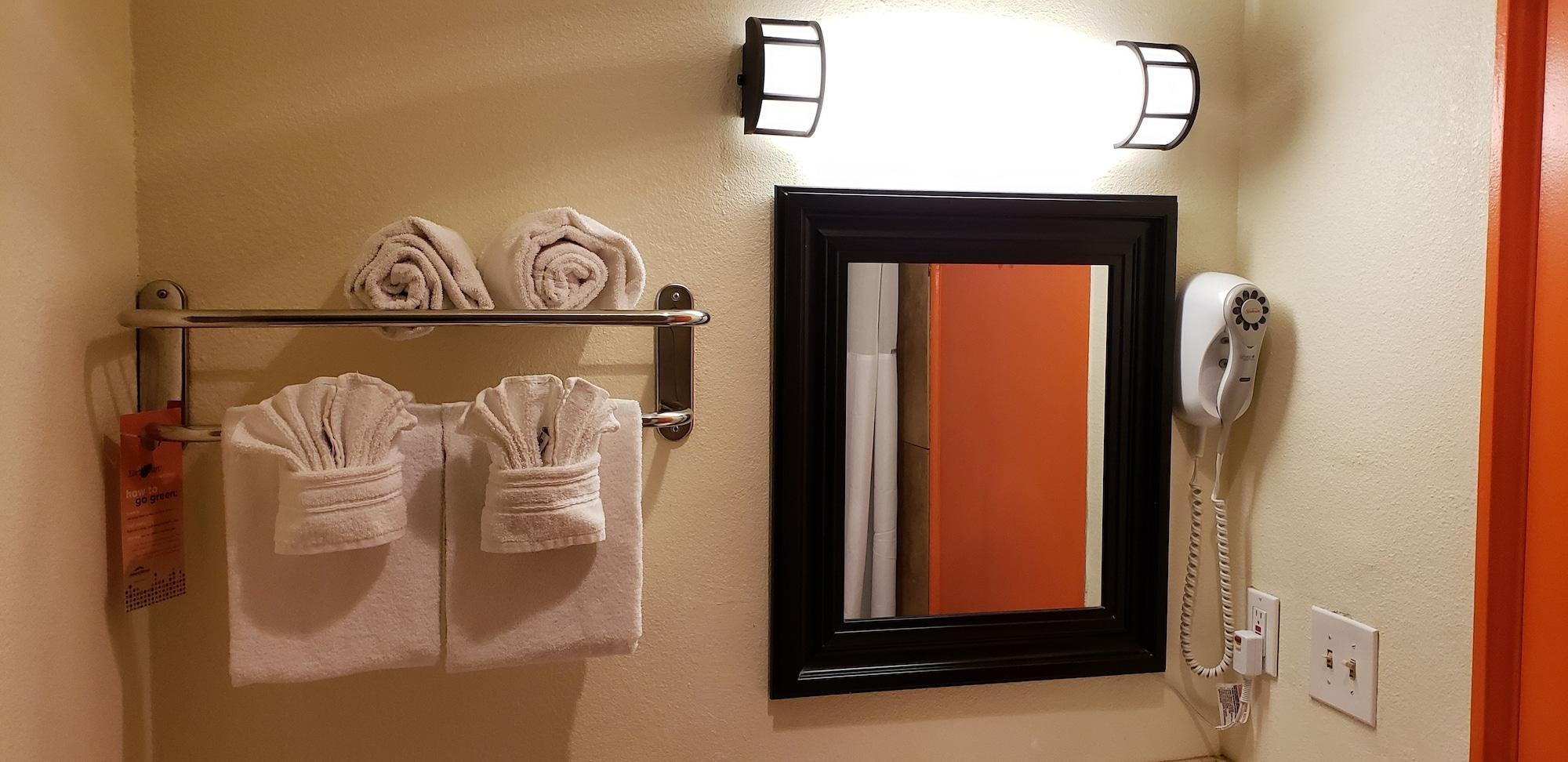 Motel Howard Johnson By Wyndham University West 2*