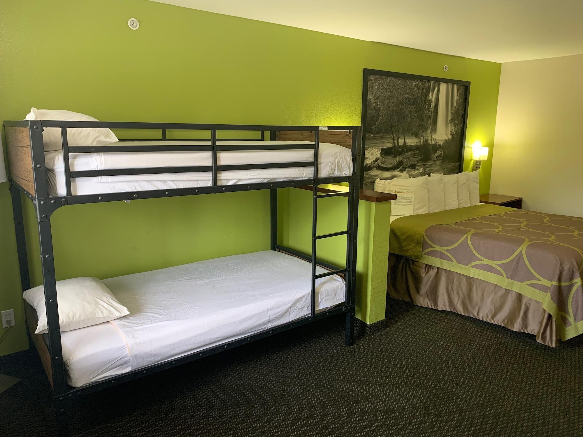 6 Az Hotel