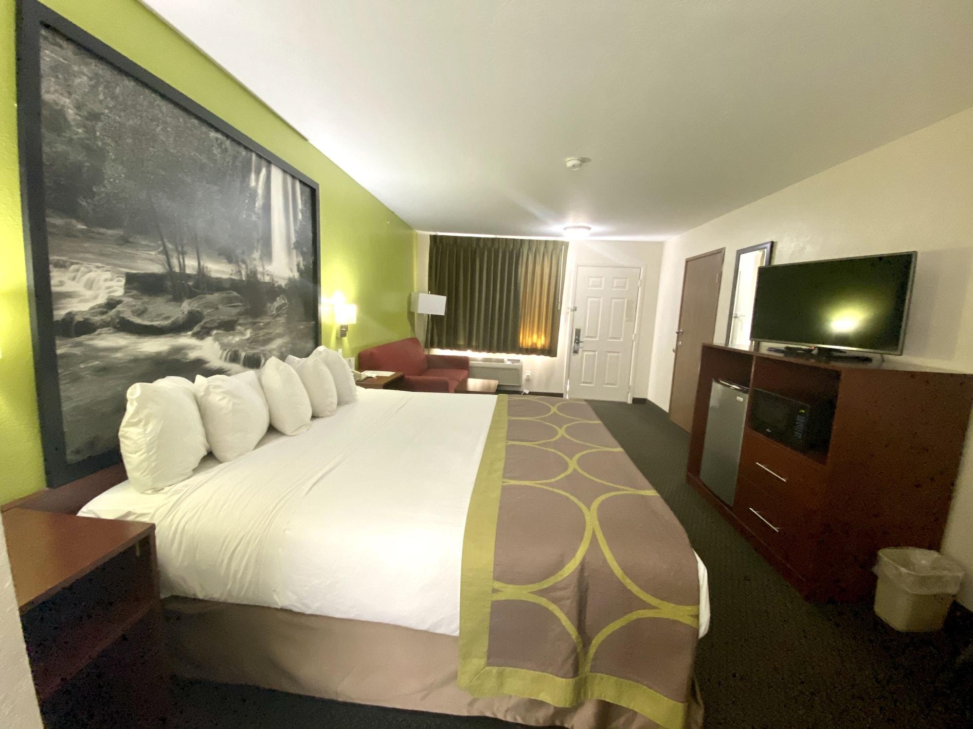 6 Az Hotel