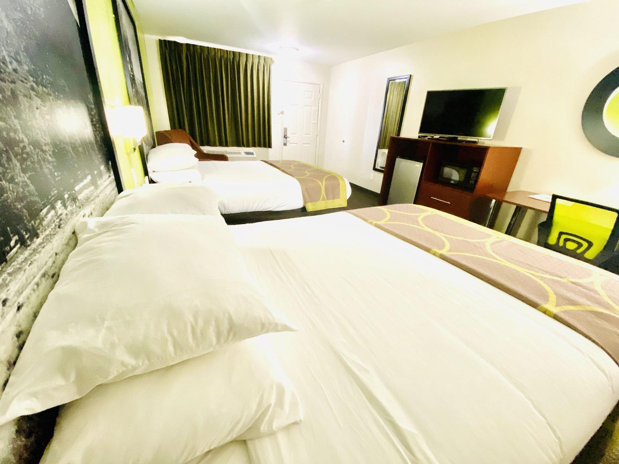 Hotel 6 Az 2*