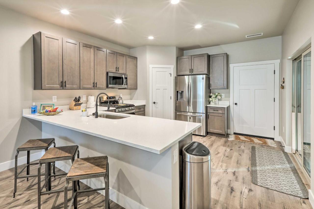 Holiday home Modern Home, 4 Mi To Downtown!