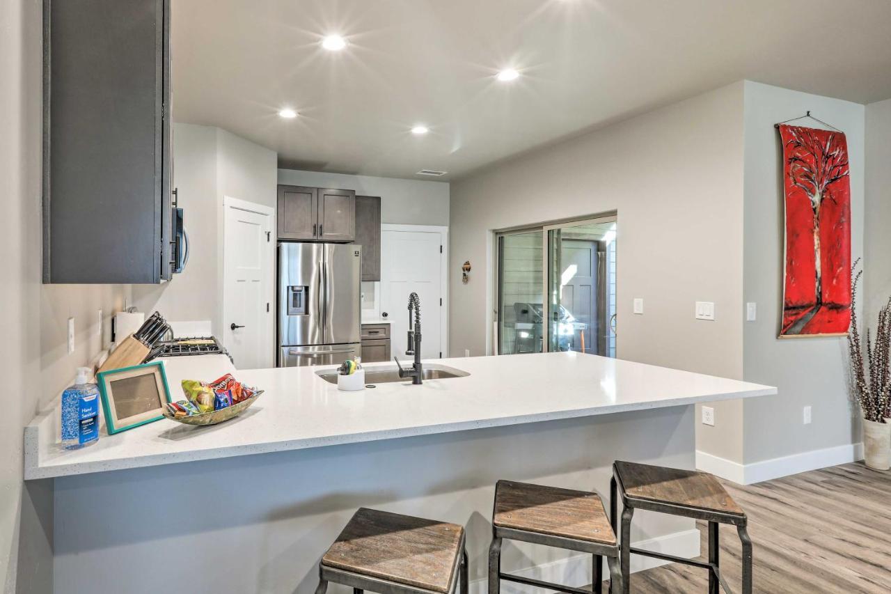 Holiday home Modern Home, 4 Mi To Downtown!