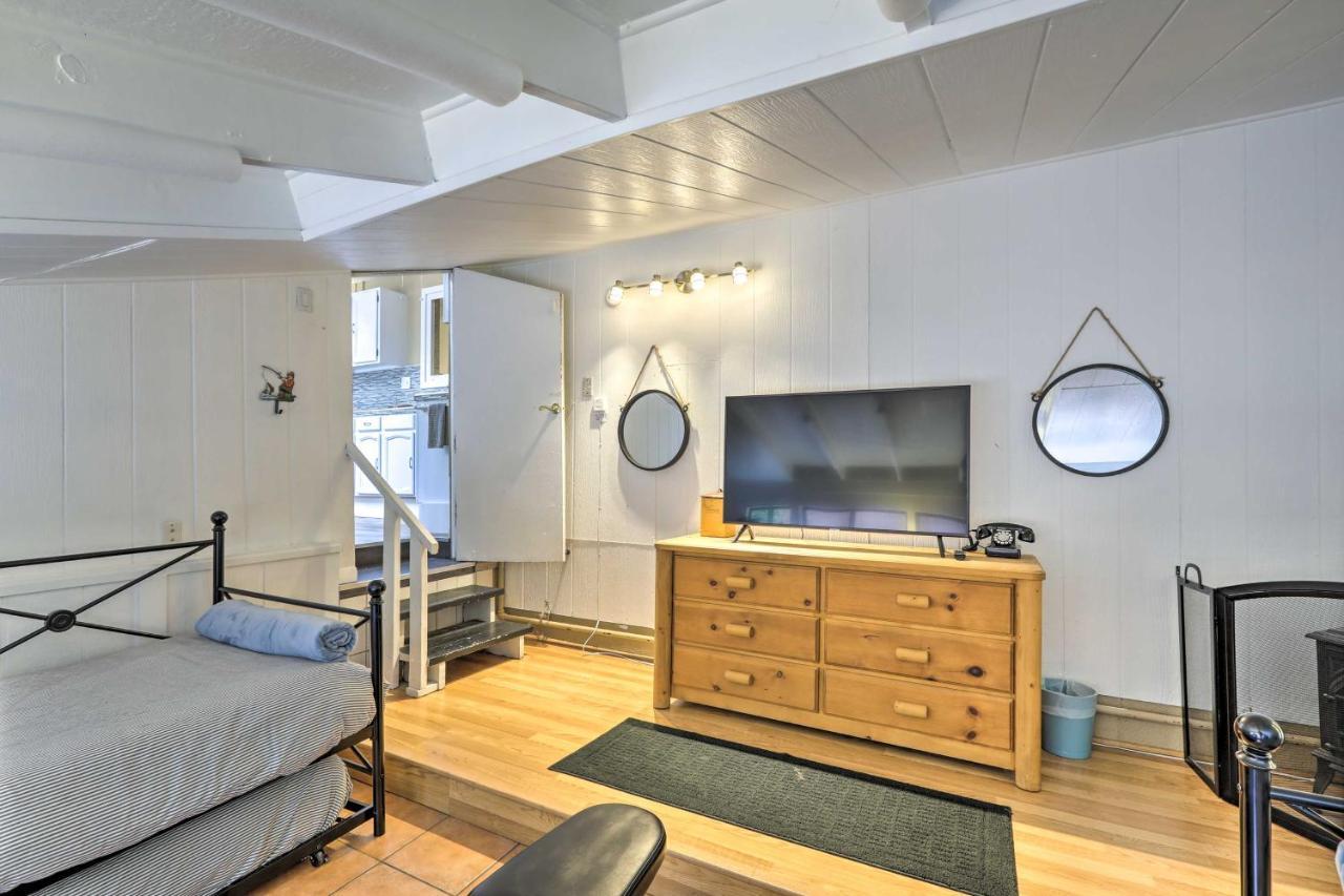 Expansive Family Retreat With Media Room! *
