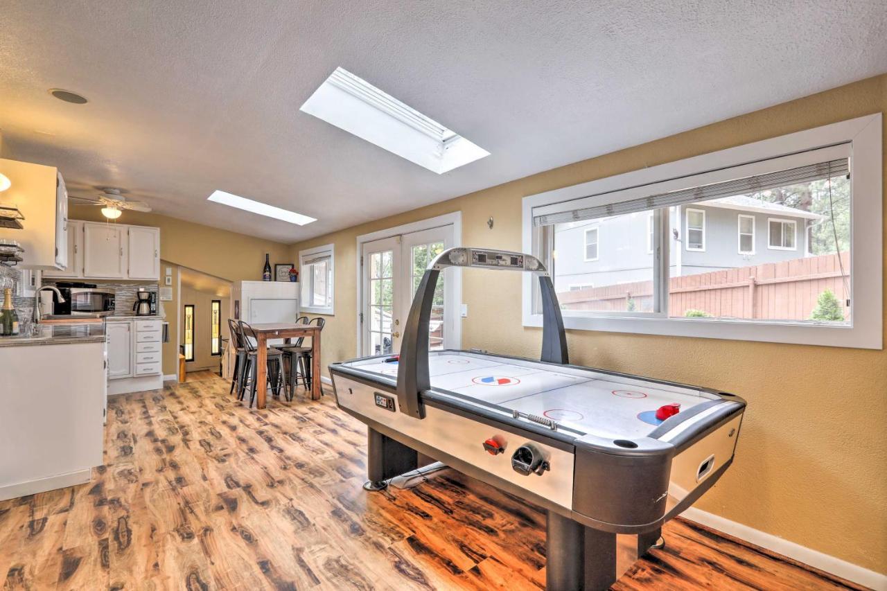Holiday home Expansive Family Retreat With Media Room! *