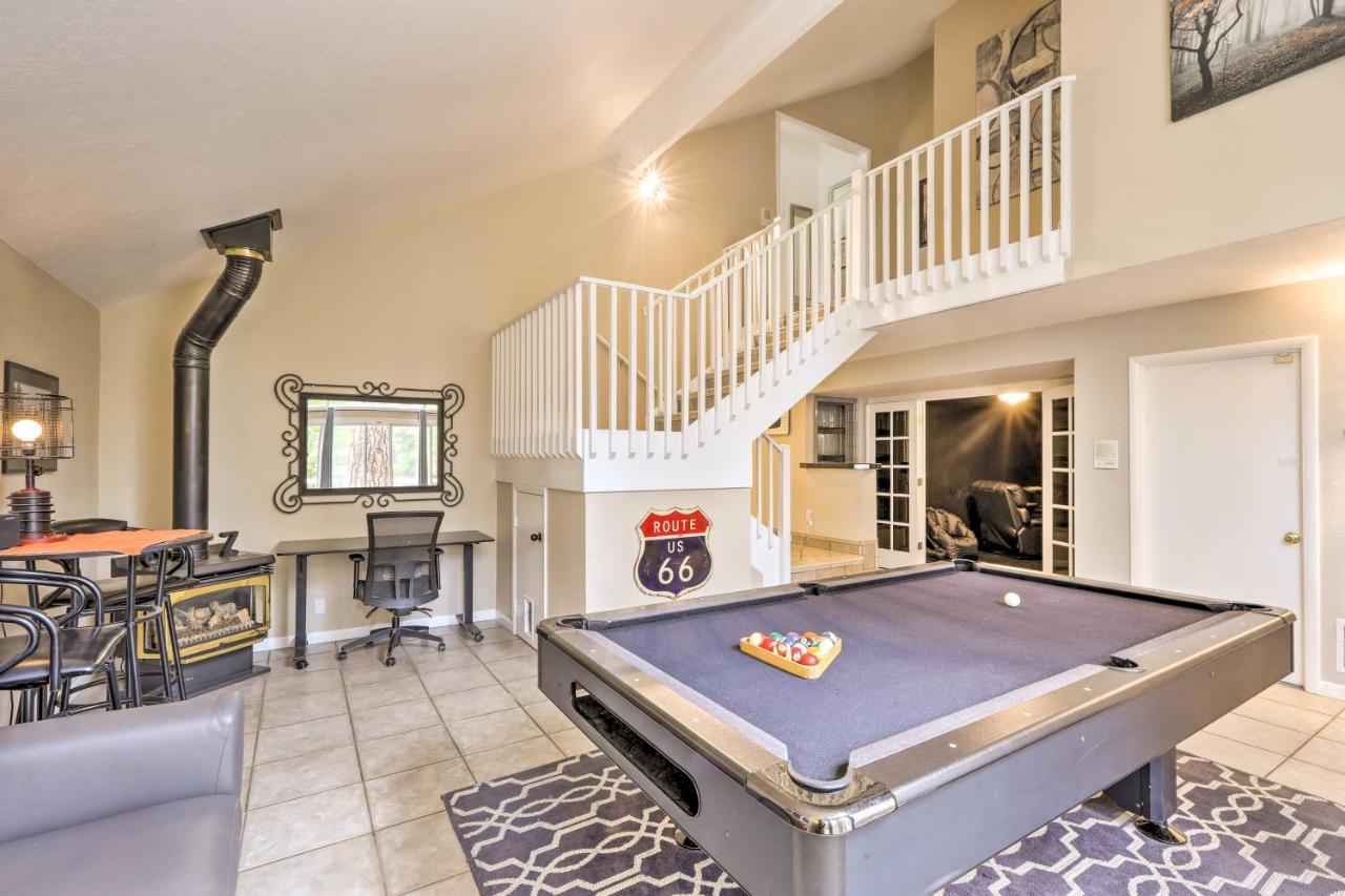 Expansive Family Retreat With Media Room! Holiday home *