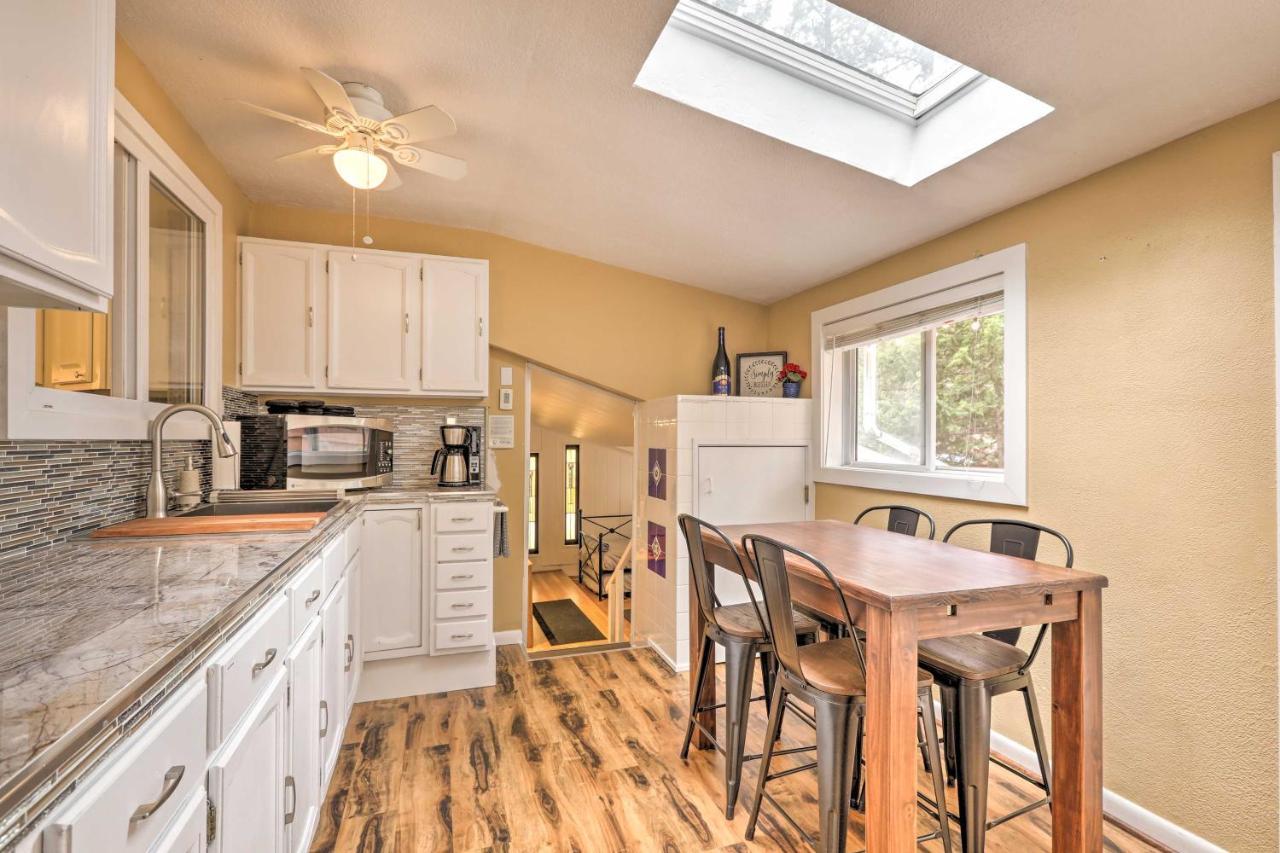 Holiday home Expansive Family Retreat With Media Room! *