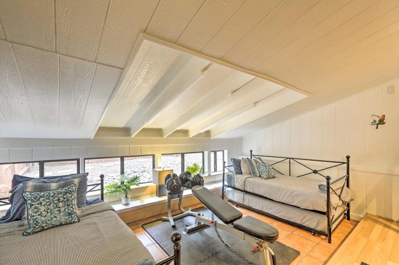 Expansive Family Retreat With Media Room! Holiday home *