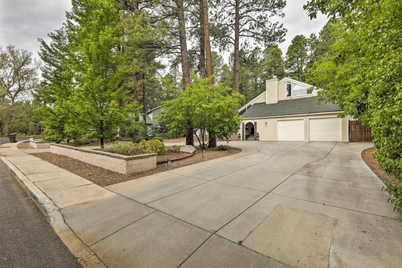 Holiday home Expansive Family Retreat With Media Room!