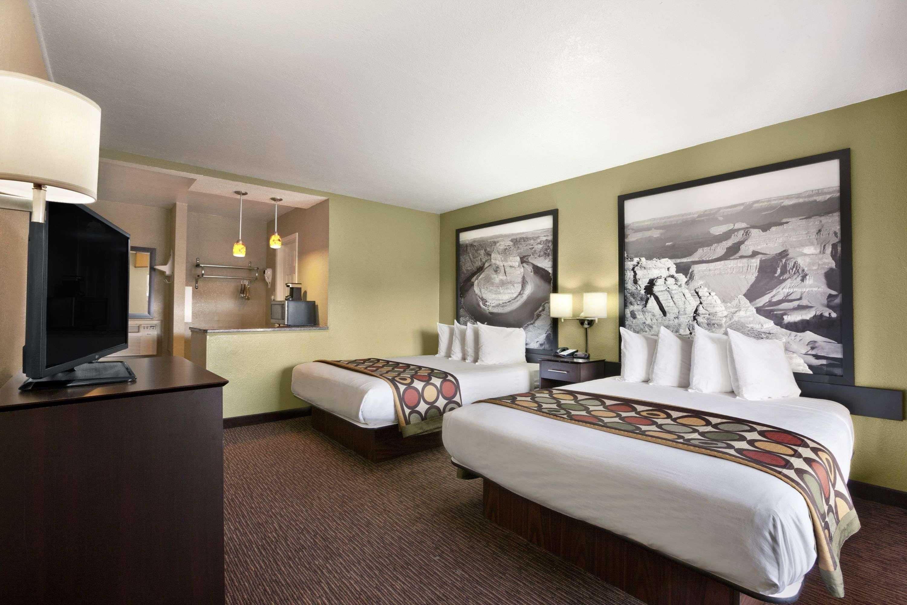 Motel Super 8 By Wyndham Nau/downtown Conference Center 2*
