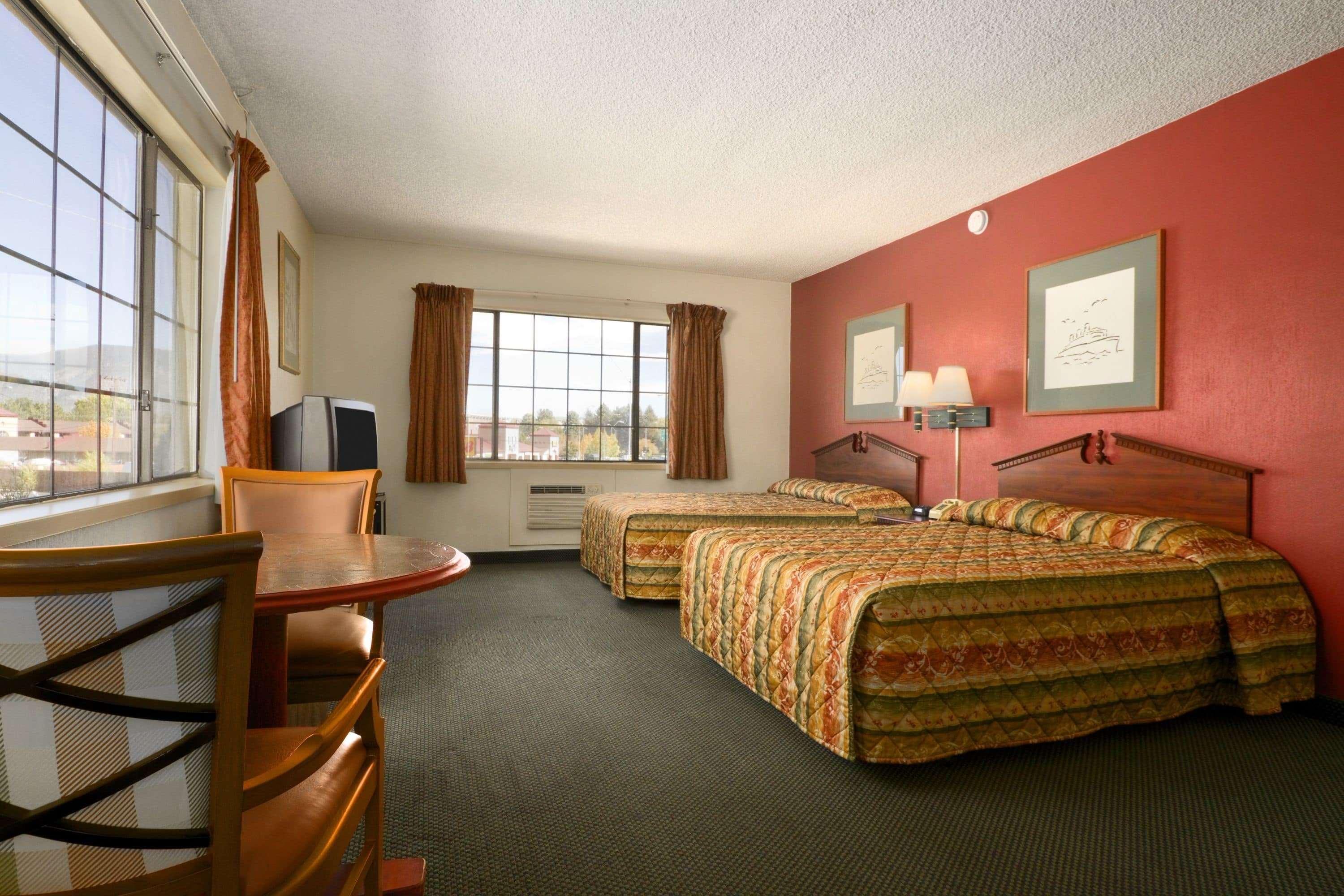 Howard Johnson By Wyndham University West