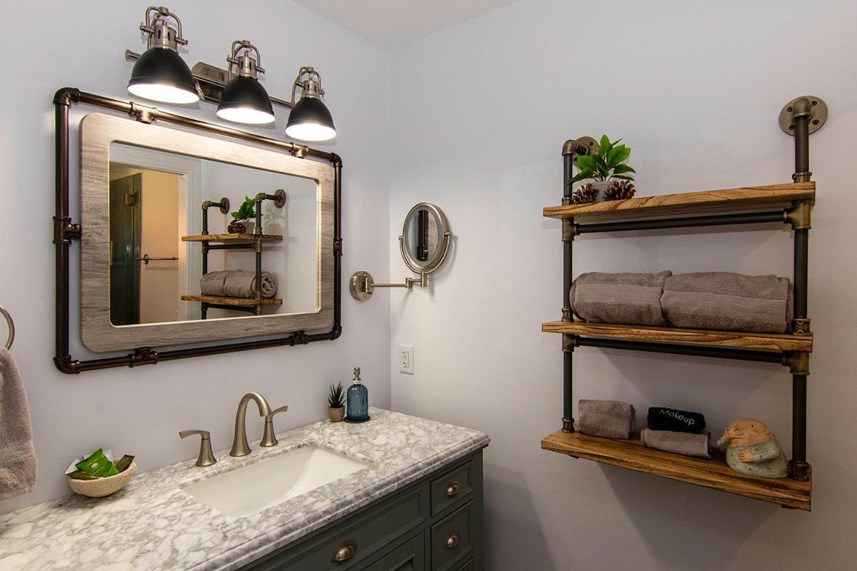 Bed & Breakfast 303 *