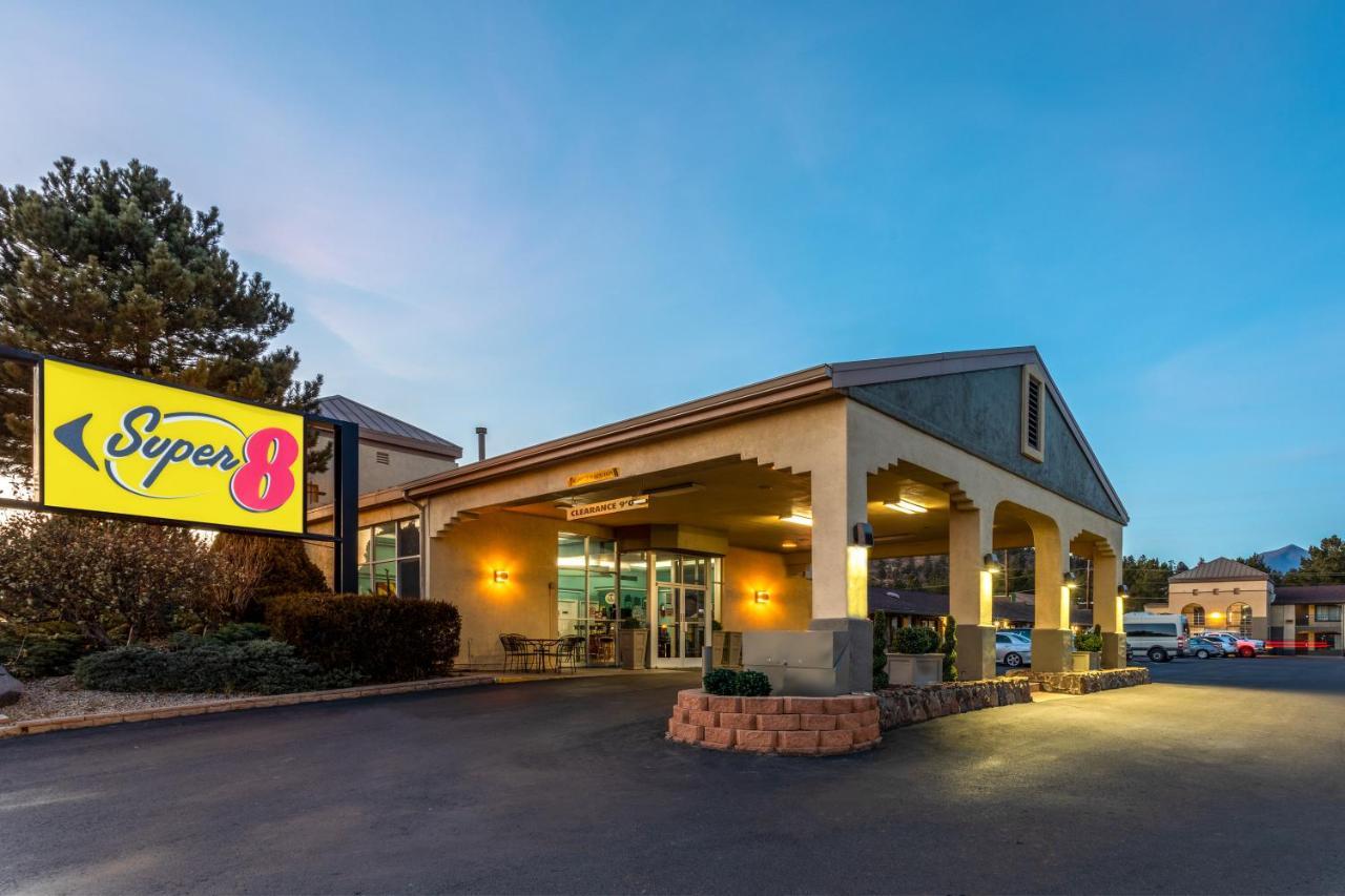 Motel Super 8 By Wyndham Nau/downtown Conference Center