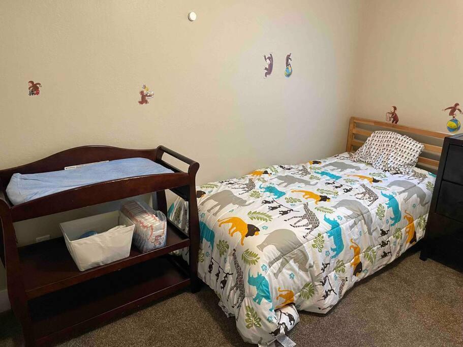 Holiday home Family Friendly 4-bdrm 3.5 Bath W Guest