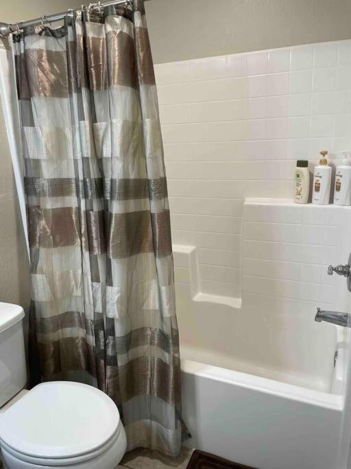 Family Friendly 4-bdrm 3.5 Bath W Guest
