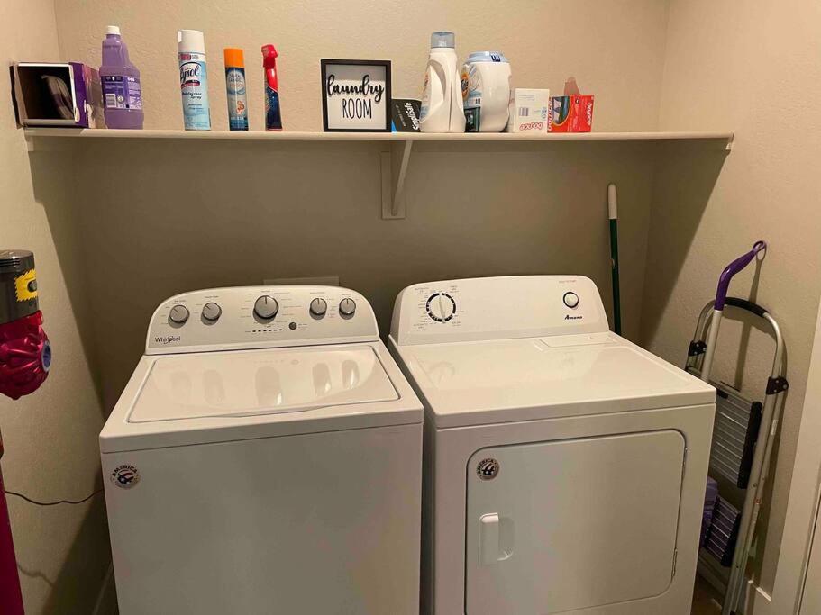 Family Friendly 4-bdrm 3.5 Bath W Guest *