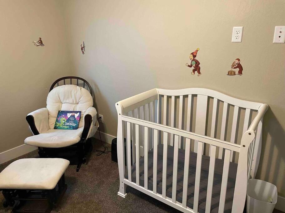 Family Friendly 4-bdrm 3.5 Bath W Guest * Flagstaff