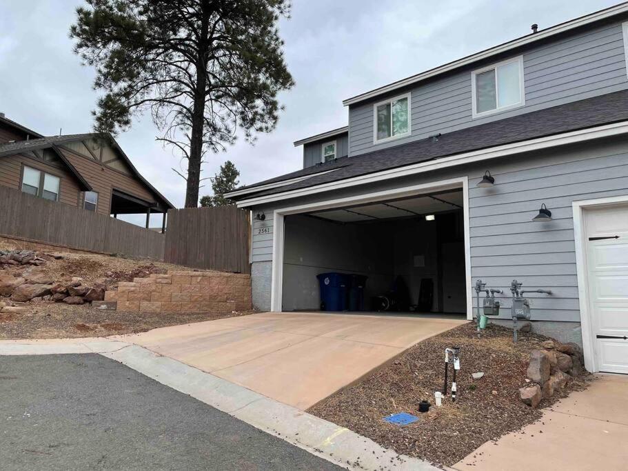 Family Friendly 4-bdrm 3.5 Bath W Guest Holiday home