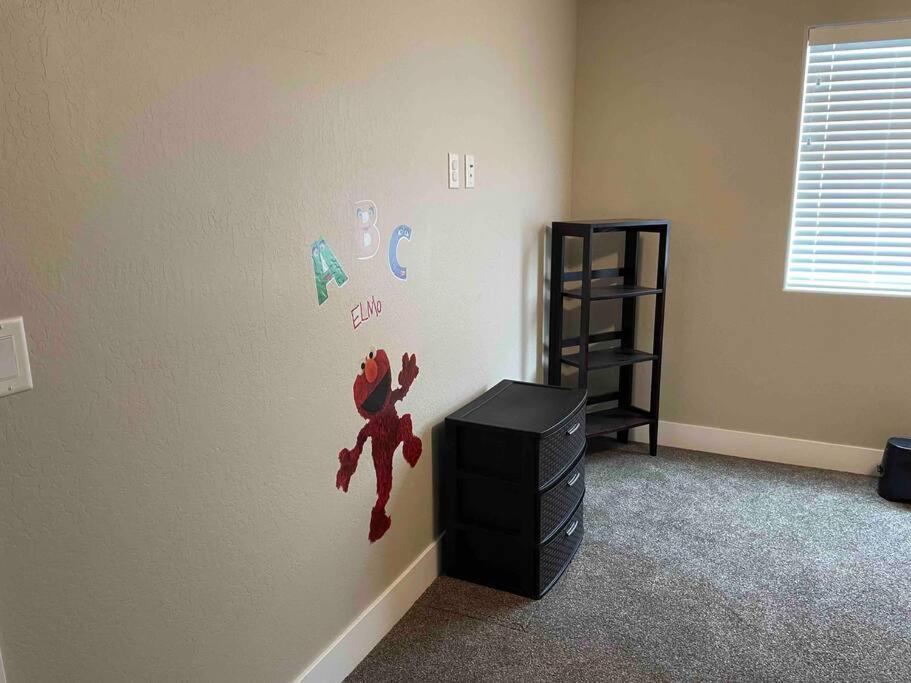 Family Friendly 4-bdrm 3.5 Bath W Guest Flagstaff
