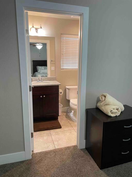 Holiday home Family Friendly 4-bdrm 3.5 Bath W Guest