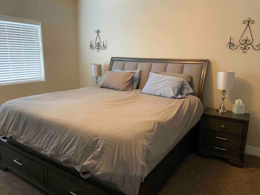 Family Friendly 4-bdrm 3.5 Bath W Guest