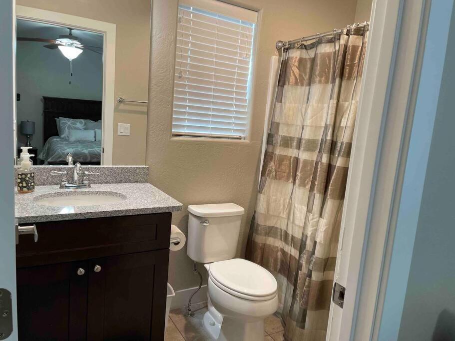 Family Friendly 4-bdrm 3.5 Bath W Guest Holiday home Flagstaff