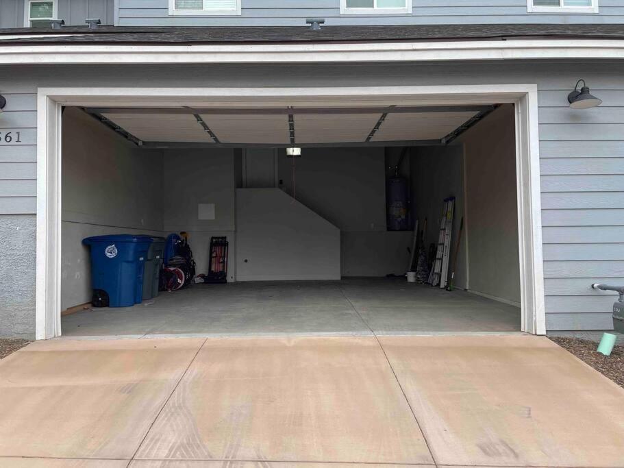 Holiday home Family Friendly 4-bdrm 3.5 Bath W Guest