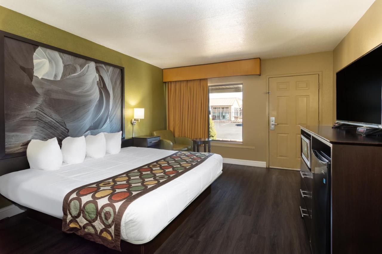 Super 8 By Wyndham Nau/downtown Conference Center Motel 2*