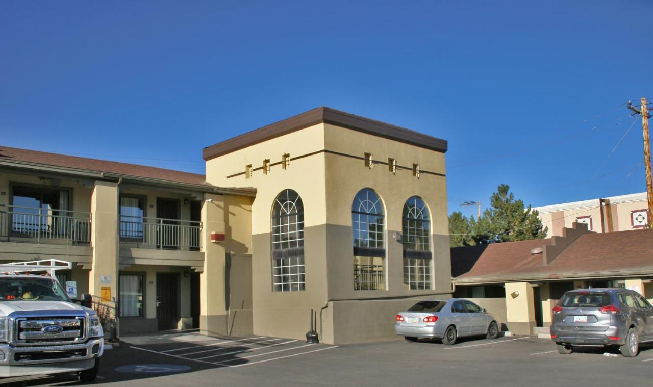 Super 8 By Wyndham Nau/downtown Conference Center Motel