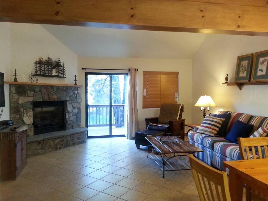 Cozy In Cool Pines - Country Club *