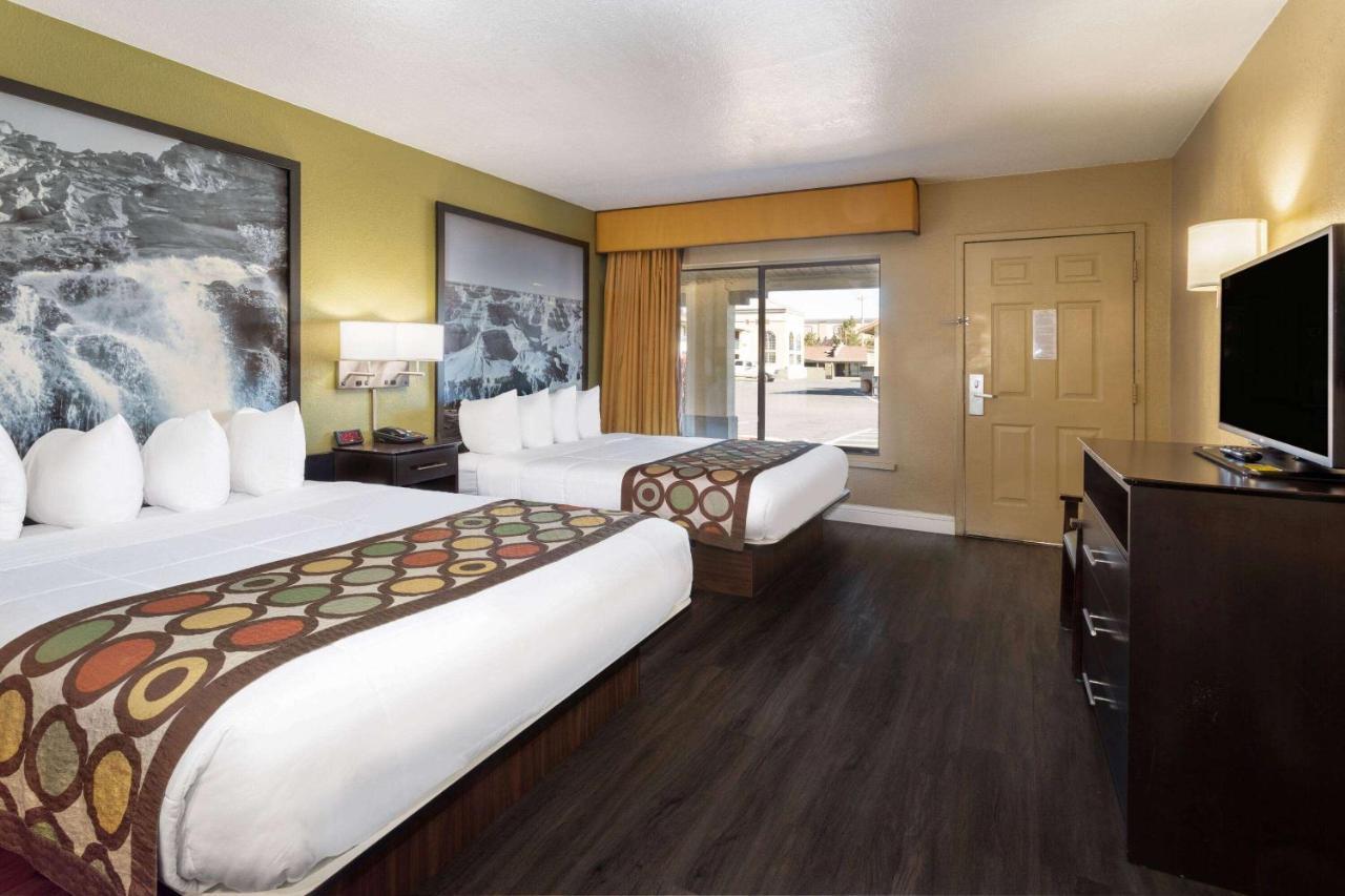 Super 8 By Wyndham Nau/downtown Conference Center Motel 2*