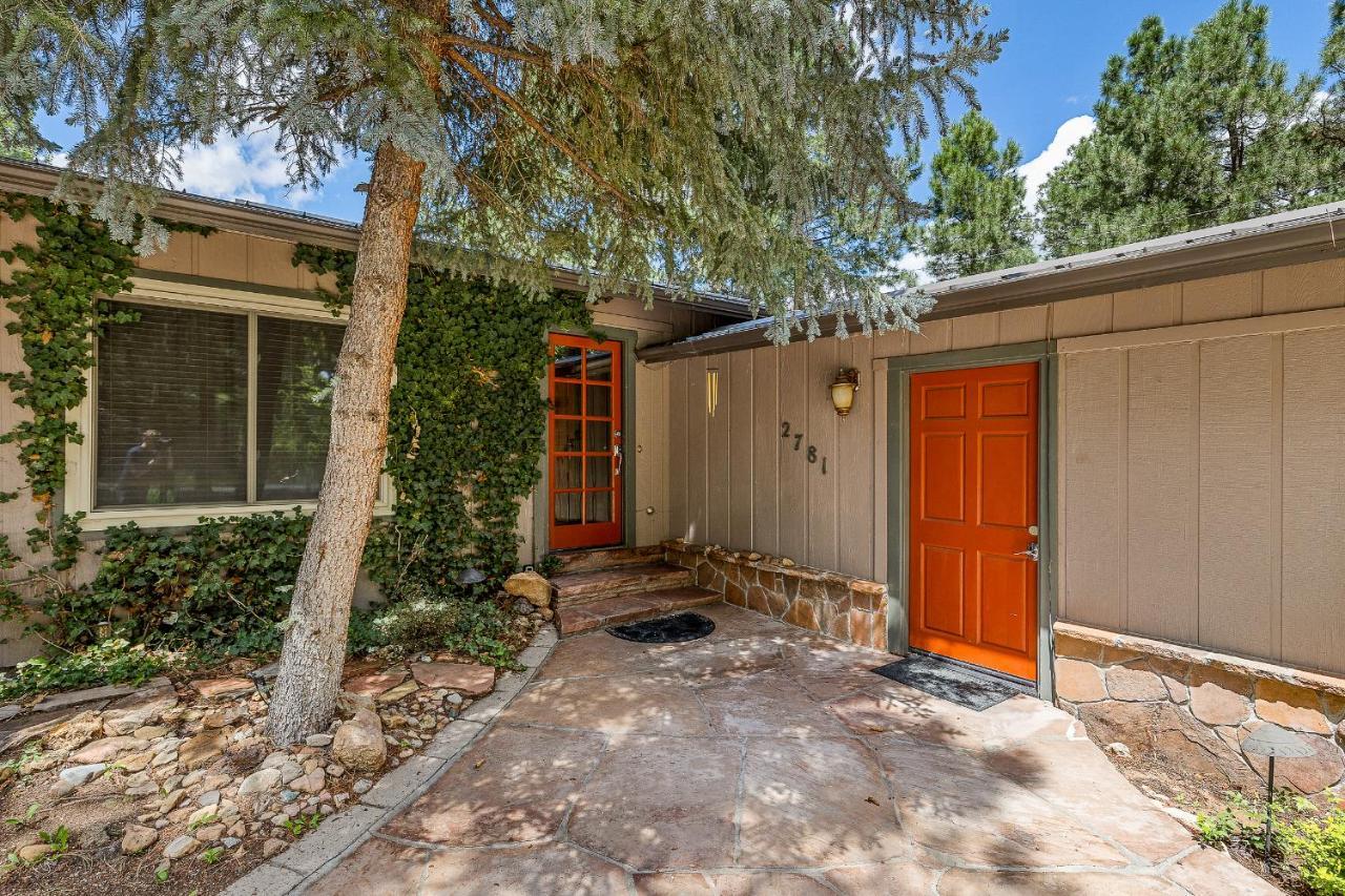 Holiday home Captivating Continental Country Club Retreat With 4 Bdr And Spacious Deck! *